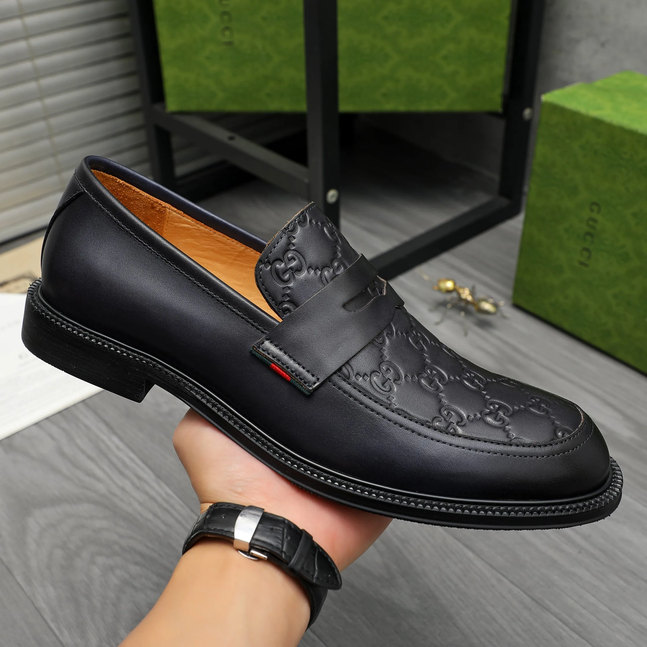 Men's shoes 💰p500 Product trademark: GUCCI "Gucci" business slip-on leather shoes Regular size: 38-46 (38.45.46 custom-made, non-returnable) Product materials: Selected cowhide embossed upper, cowhide lining, original rubber outsole